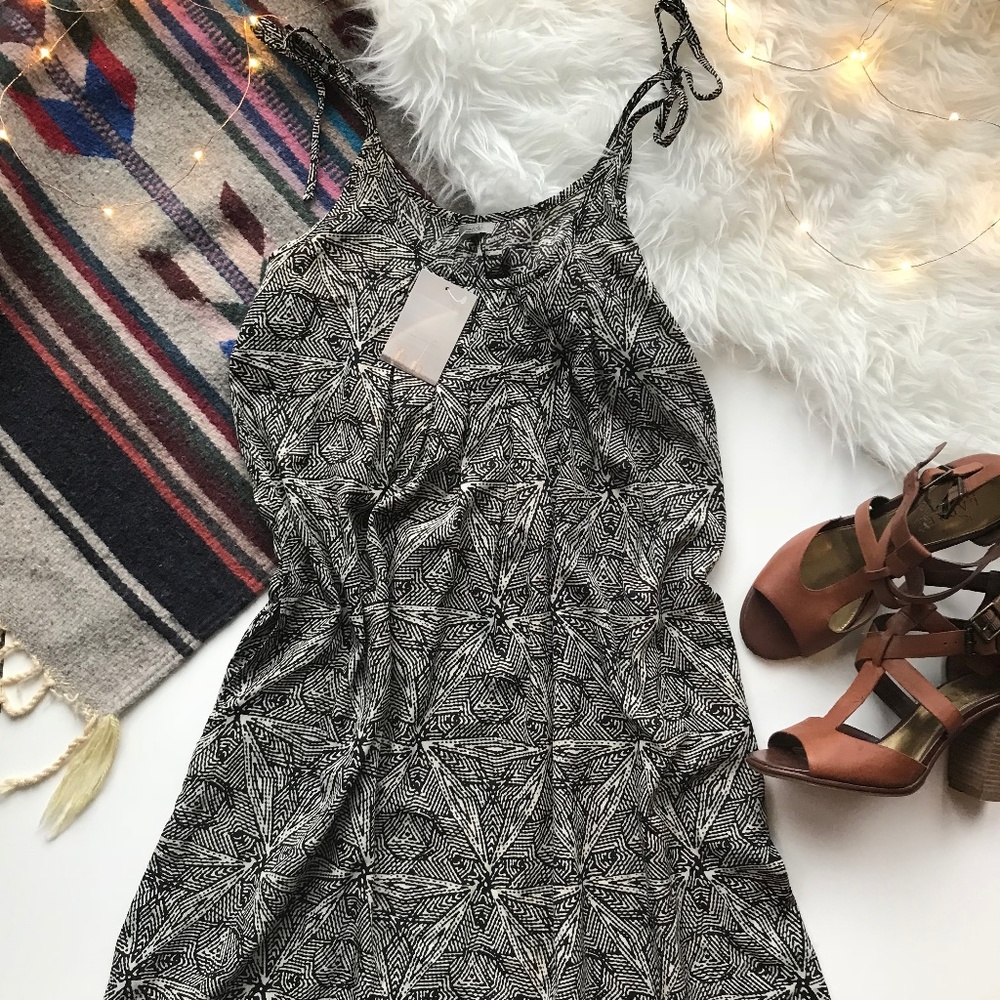 UO ECOTE • Tribal tie shoulder midi dress
